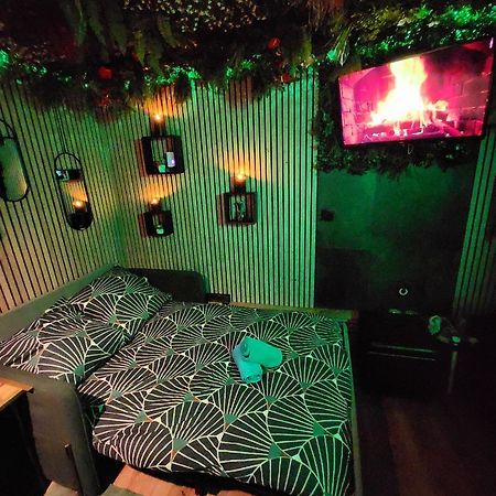Jungle House Avec Jacuzzi A 10 Min De Disneyland -Taille Chambre- Conde-Sainte-Libiaire المظهر الخارجي الصورة