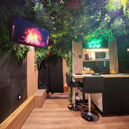 Jungle House Avec Jacuzzi A 10 Min De Disneyland -Taille Chambre- Conde-Sainte-Libiaire المظهر الخارجي الصورة