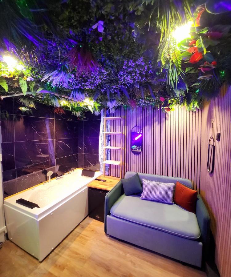 Jungle House Avec Jacuzzi A 10 Min De Disneyland -Taille Chambre- Conde-Sainte-Libiaire المظهر الخارجي الصورة