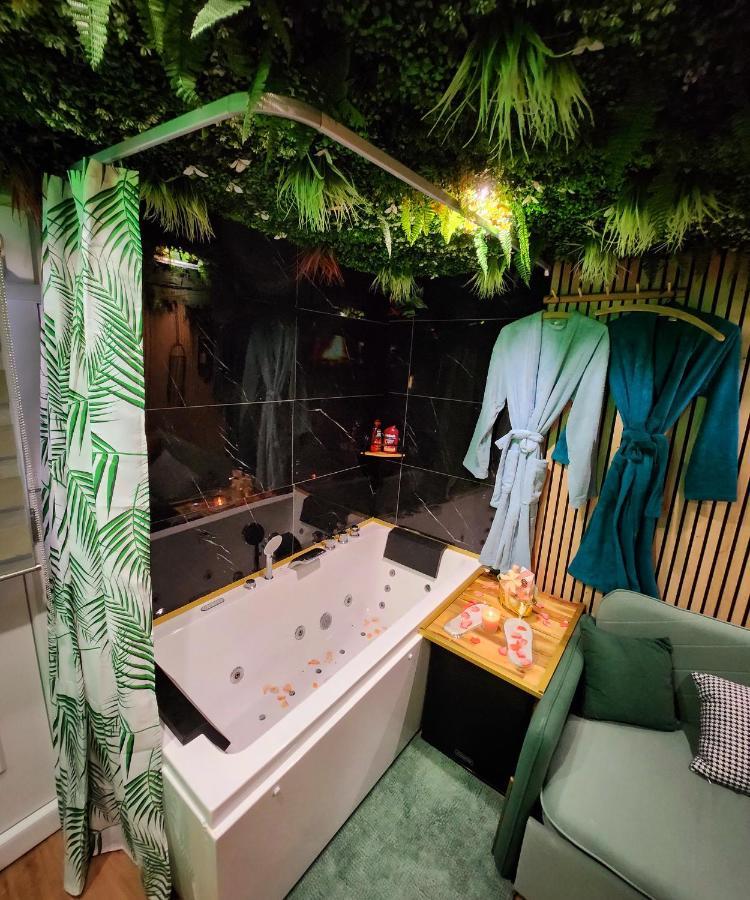Jungle House Avec Jacuzzi A 10 Min De Disneyland -Taille Chambre- Conde-Sainte-Libiaire المظهر الخارجي الصورة